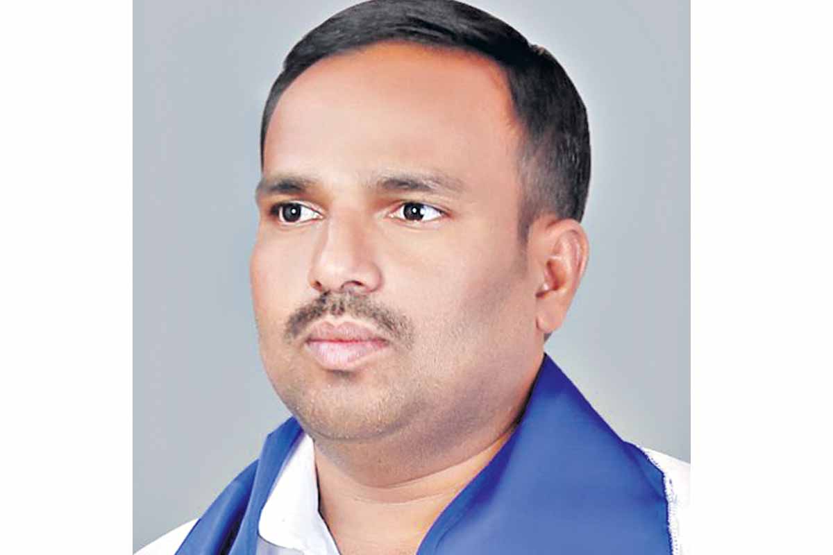 దాడులు చేస్తూ దళితులపై మాట్లాడటమా?