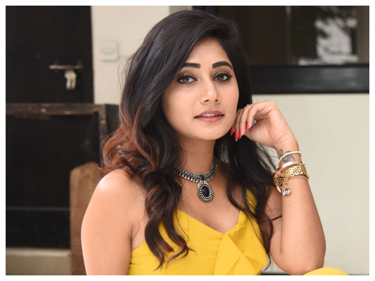 Vasanthi | వాసంతి ఇంటర్వ్యూ ఫొటోలు..