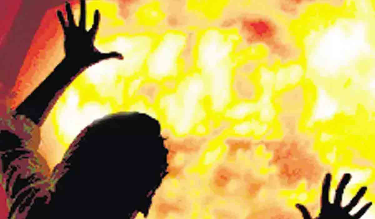 Vizag | ప్రేమకు ఒప్పుకోలేద‌ని పెట్రోల్ పోసి నిప్పంటించాడు..