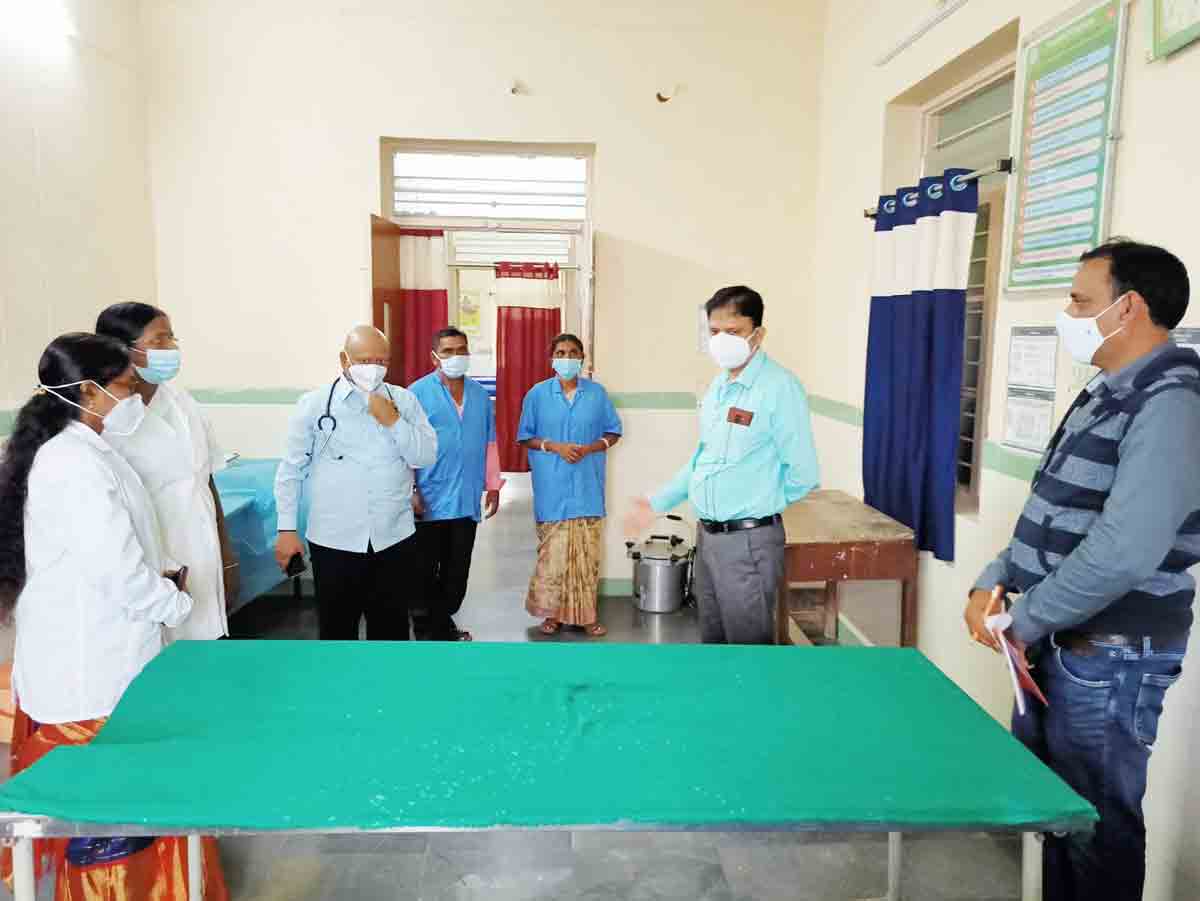 వ్యాక్సినేషన్‌ ప్రక్రియలో వేగం పెంచాలి