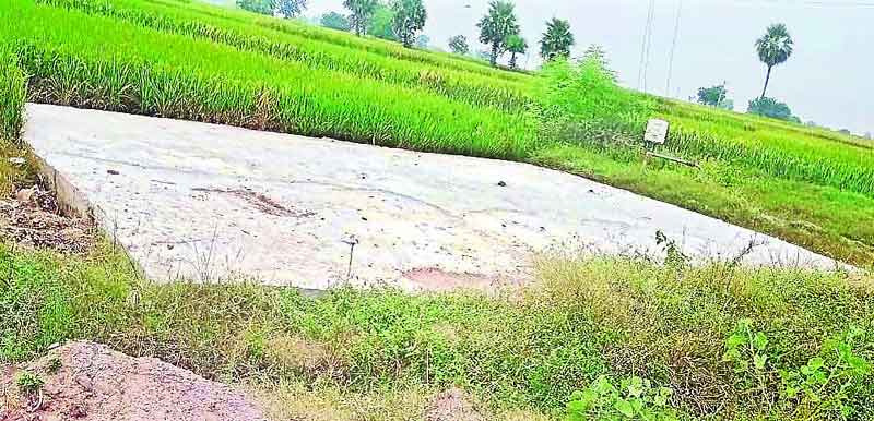 కల్లాలతో తప్పిన తిప్పలు