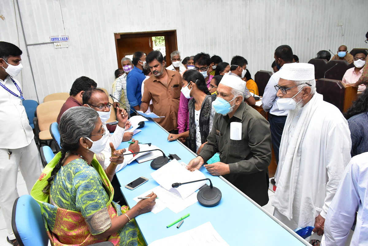 కనీస వసతులు కల్పించాలి