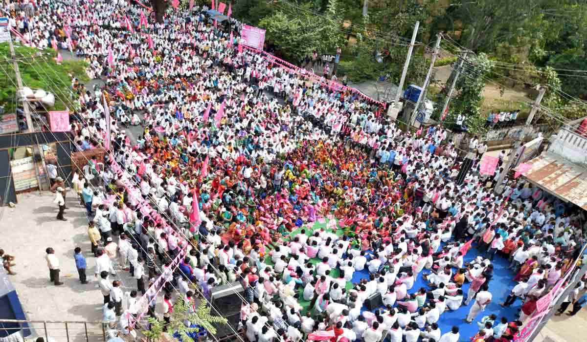 అన్నదాతల ఆందోళనలకు తలొంచిన కేంద్రం