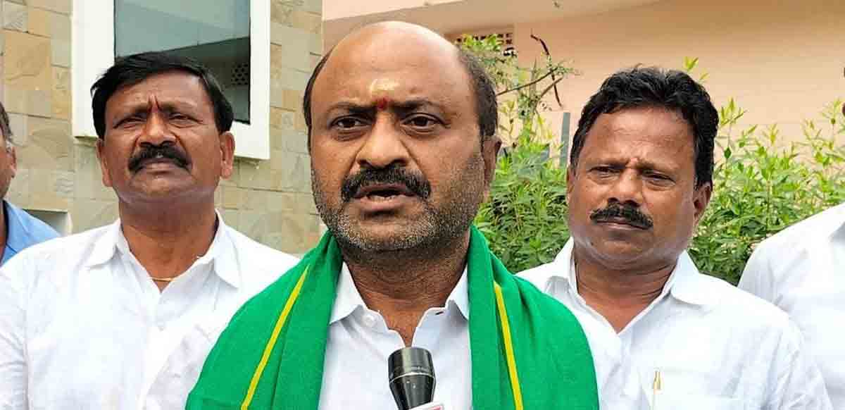 సీఎం కేసీఆర్‌ ధర్నాతోనే వెనక్కి తగ్గిన కేంద్రం