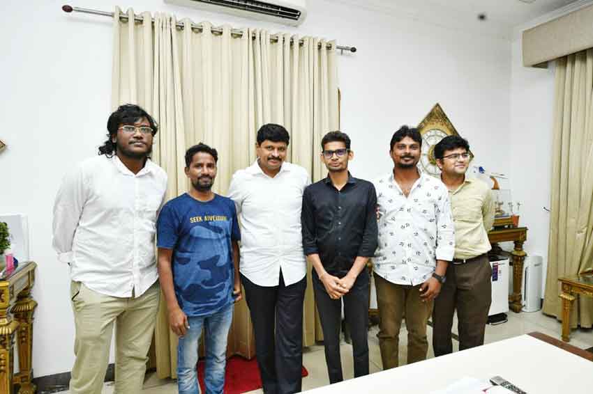 కష్టాలను ఎదురీది.. గమ్యాన్ని ముద్దాడి