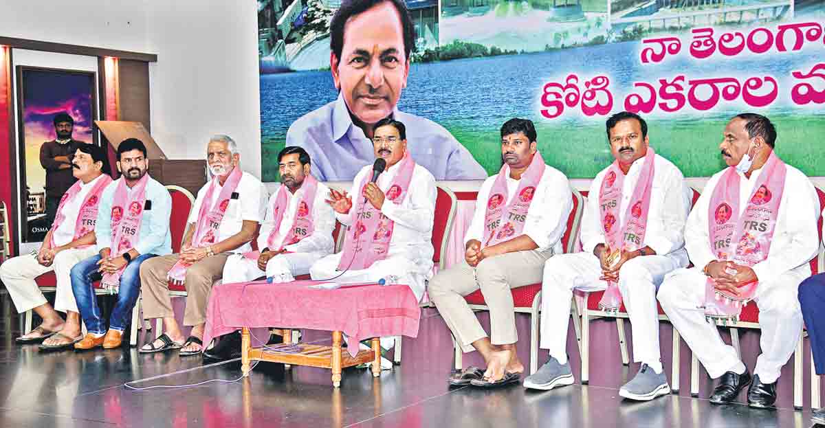 కేసీఆర్‌ యుద్ధ భేరికి జడిసి..