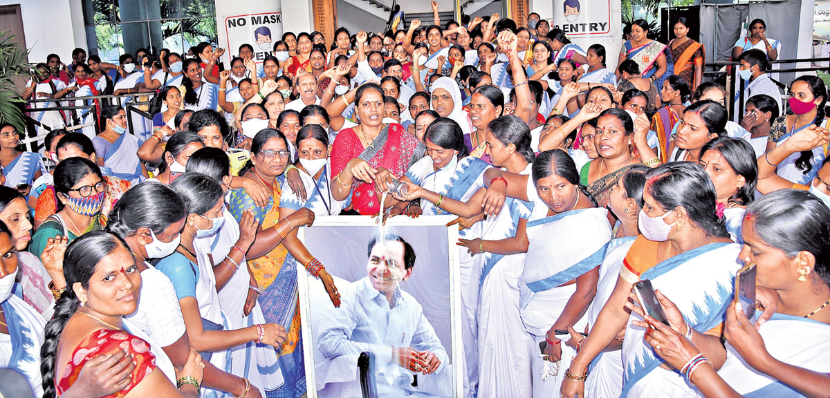 పీఆర్సీ అమలుపై సీఎం కేసీఆర్కు ఆశ వర్కర్ల కృతజ్ఞతలు