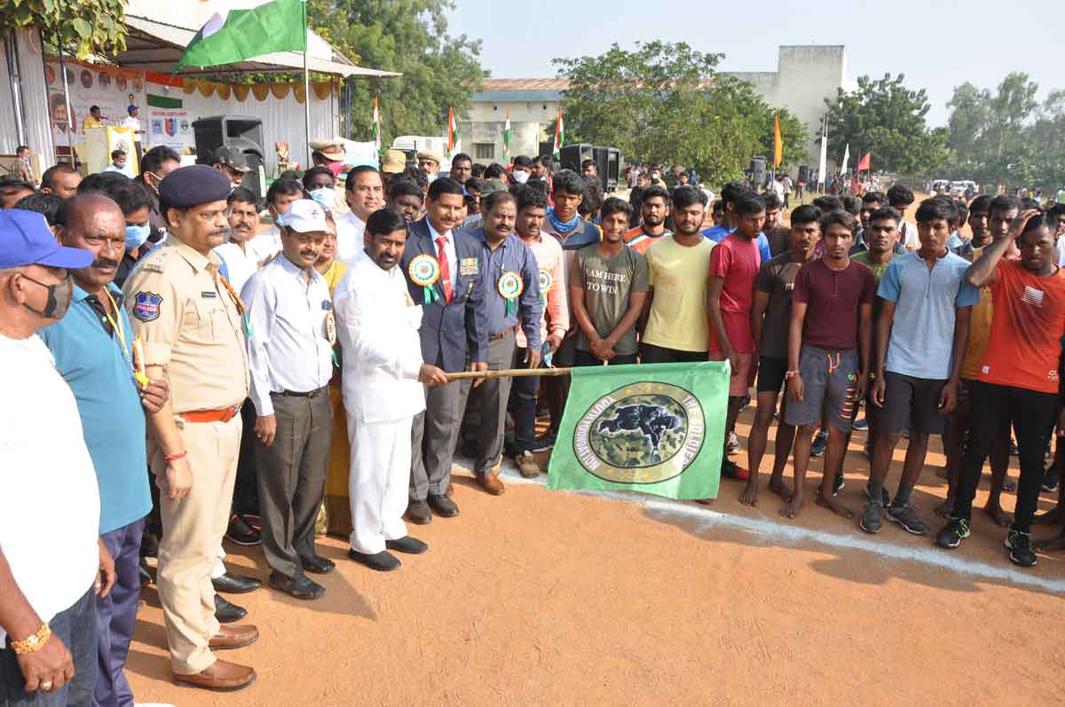 దేశ రక్షణలో యువత ముందుండాలి