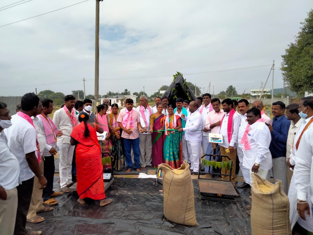 ప్రభుత్వ కొనుగోలు కేంద్రాల్లోనే ధాన్యం విక్రయించాలి