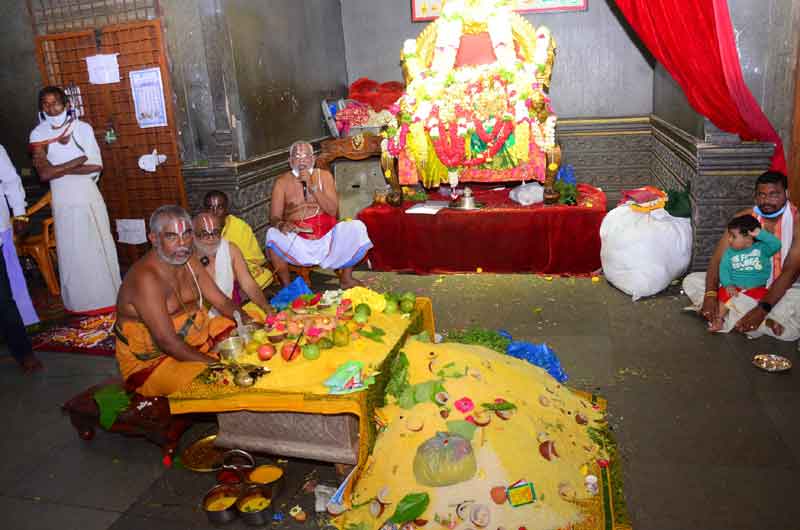 యాదాద్రిలో భక్తజన సందడి