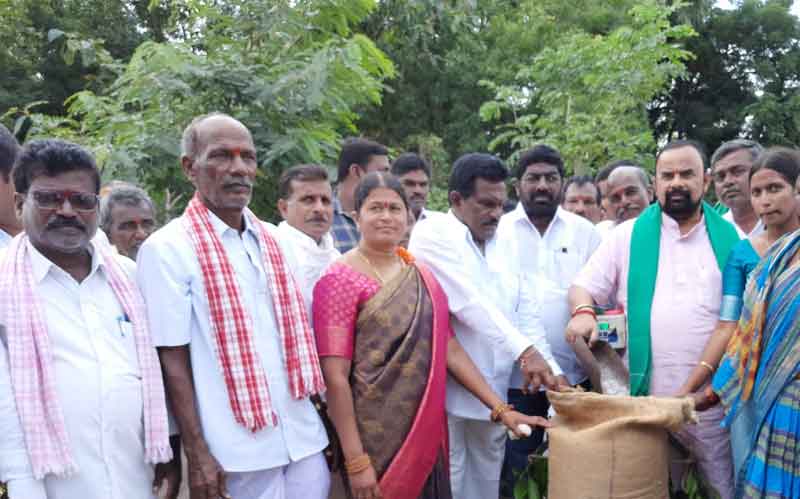 రైతులు అధైర్యపడొద్దు