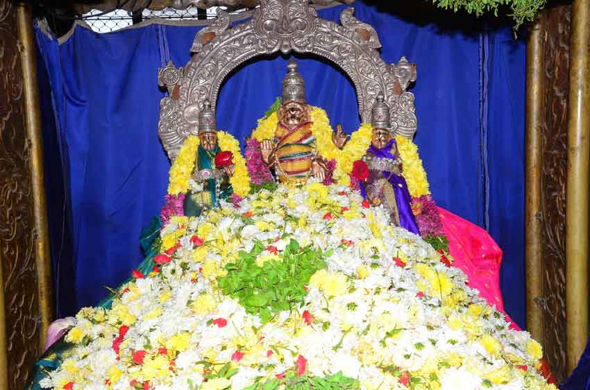 యాదాద్రీశుడికి వైభవంగా లక్ష పుష్పార్చన