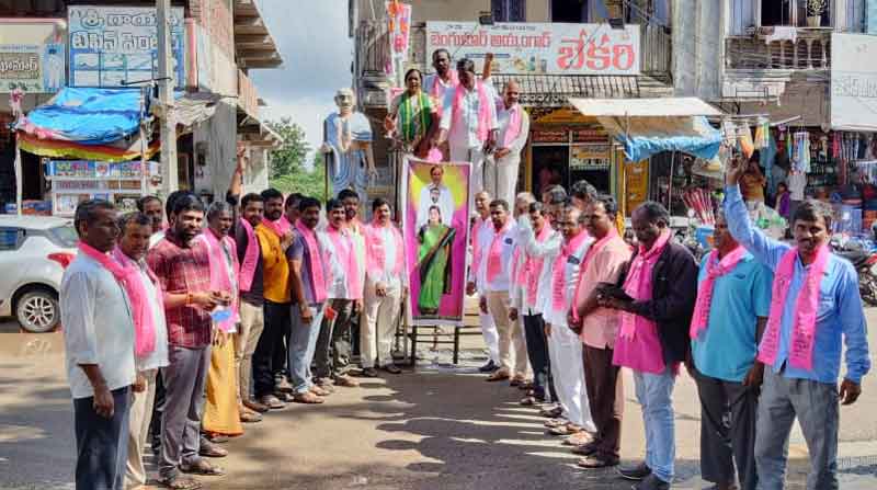 మహాధర్నాతో దిగివచ్చిన కేంద్రం