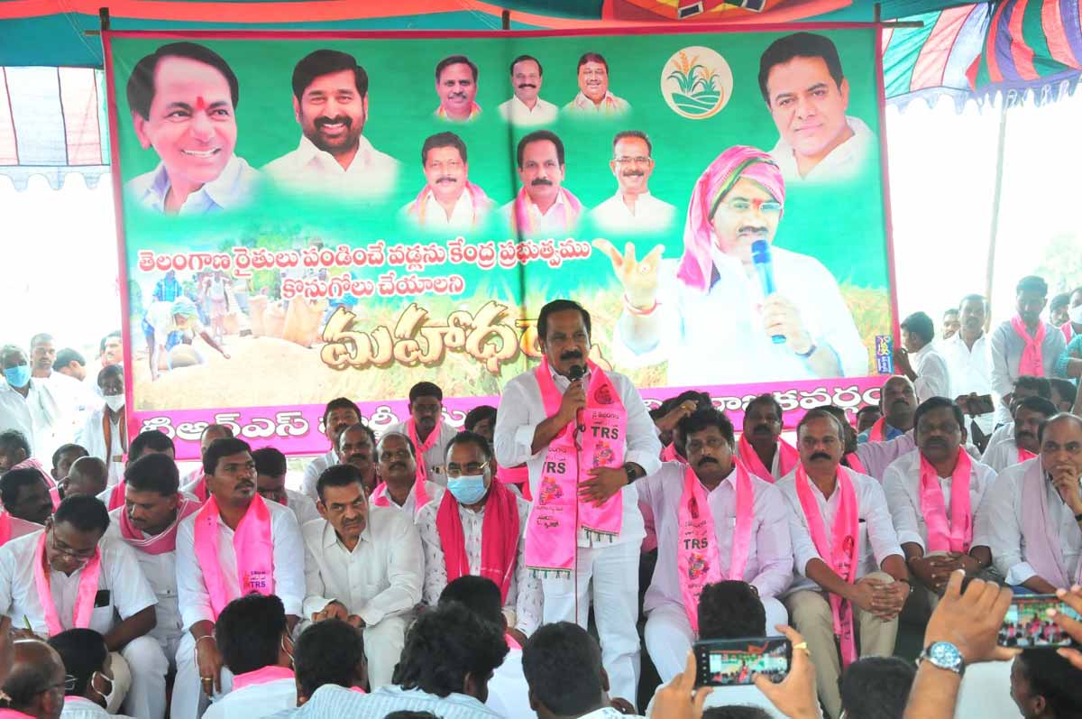 రైతులతో కదంతొక్కిన టీఆర్‌ఎస్‌ శ్రేణులు