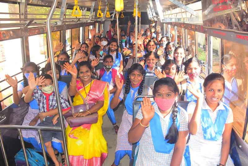 ప్రభుత్వ హాస్టల్‌ విద్యార్థినులకోసం ప్రత్యేక బస్సు