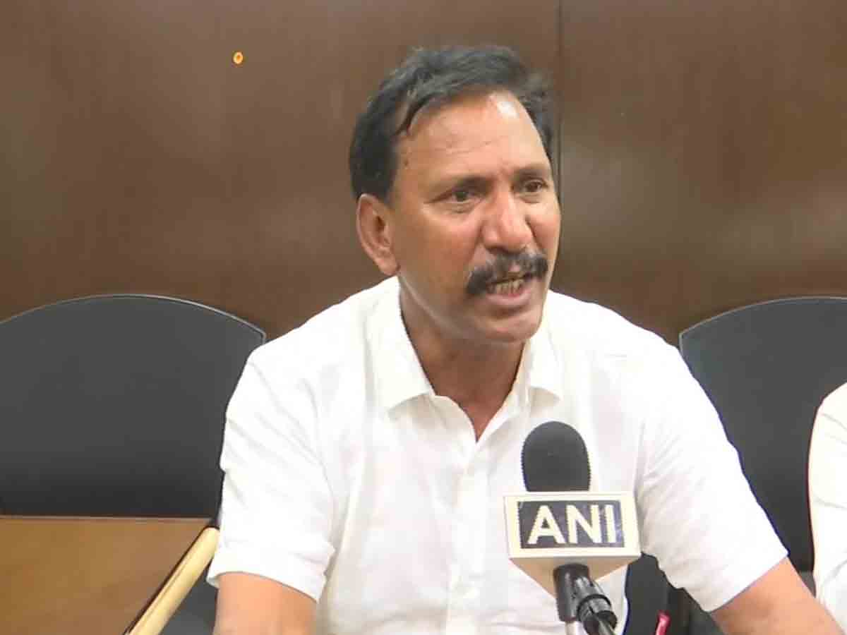 చాలా డబ్బులున్నాయి.. మూడు లక్షల విద్యార్థులను చదివిస్తా: కాంగ్రెస్‌ నేత షరీఫ్