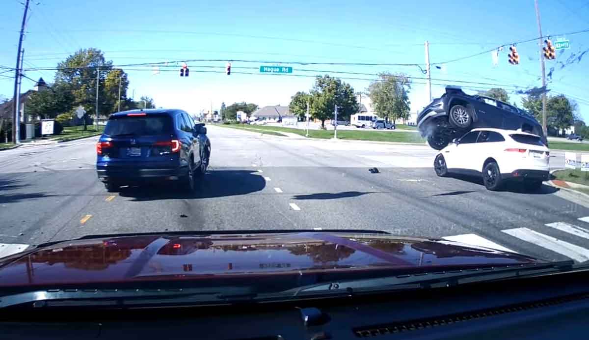 ఇదేంద‌య్యా ఇది.. జీవితంలో ఇటువంటి యాక్సిడెంట్‌ను ఎప్పుడూ చూసి ఉండ‌రు.. వైర‌ల్ వీడియో