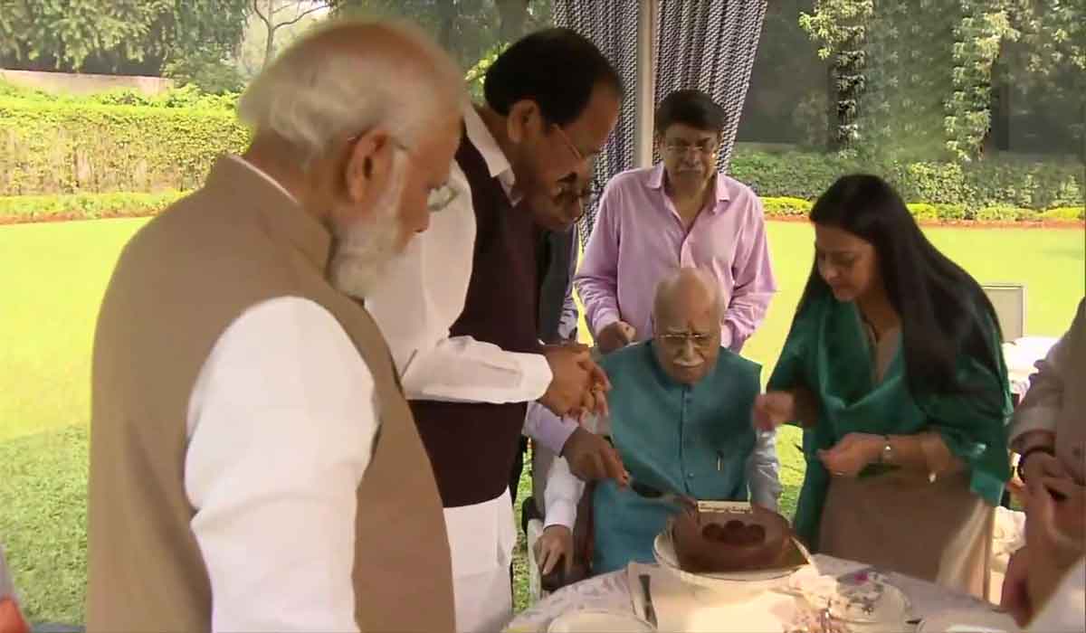 అద్వానీ 94వ పుట్టిన రోజు.. వేడుక‌ల్లో ప్ర‌ధాని మోదీ