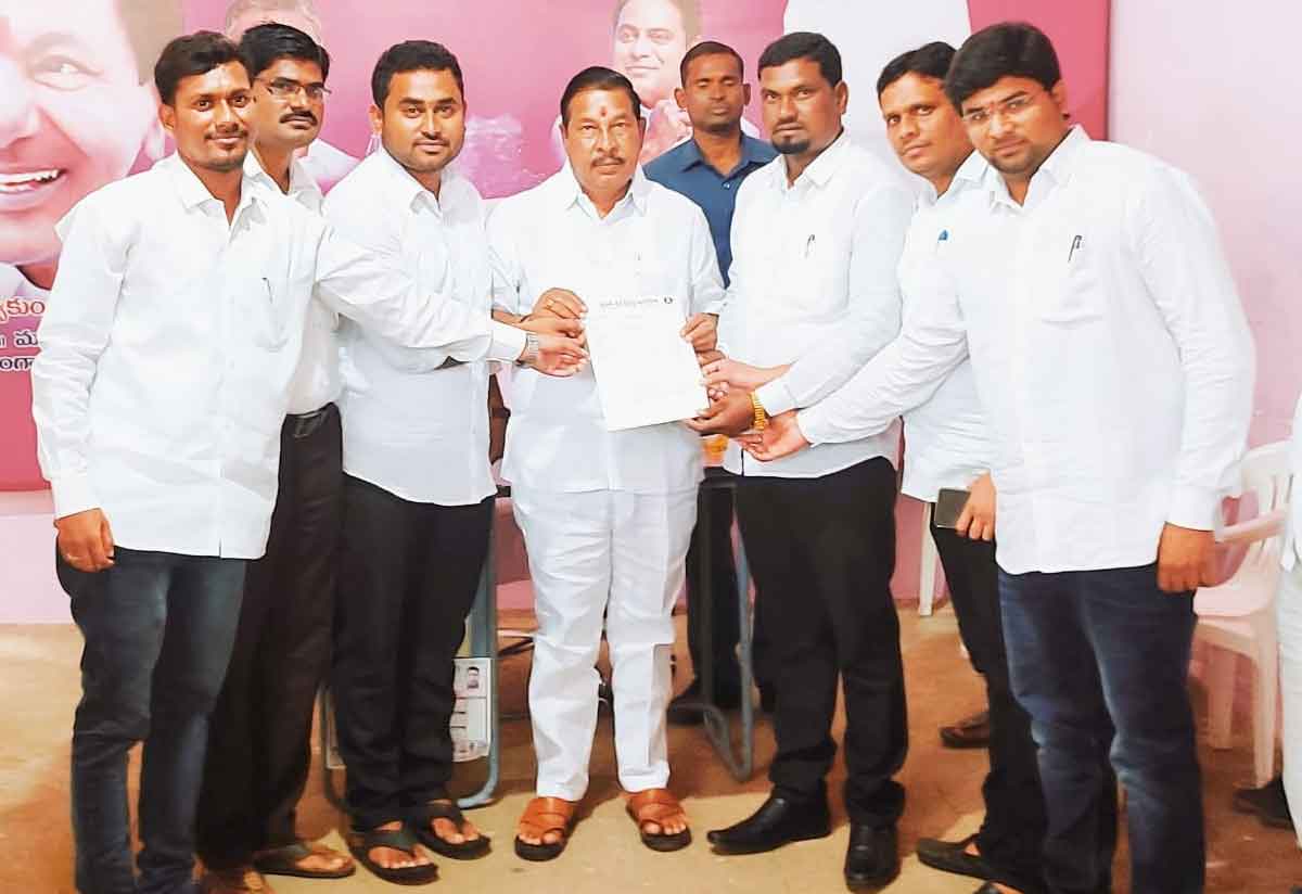 Advocates | ఎమ్మెల్యే రాథోడ్ బాపురావును కలిసిన న్యాయవాదులు..