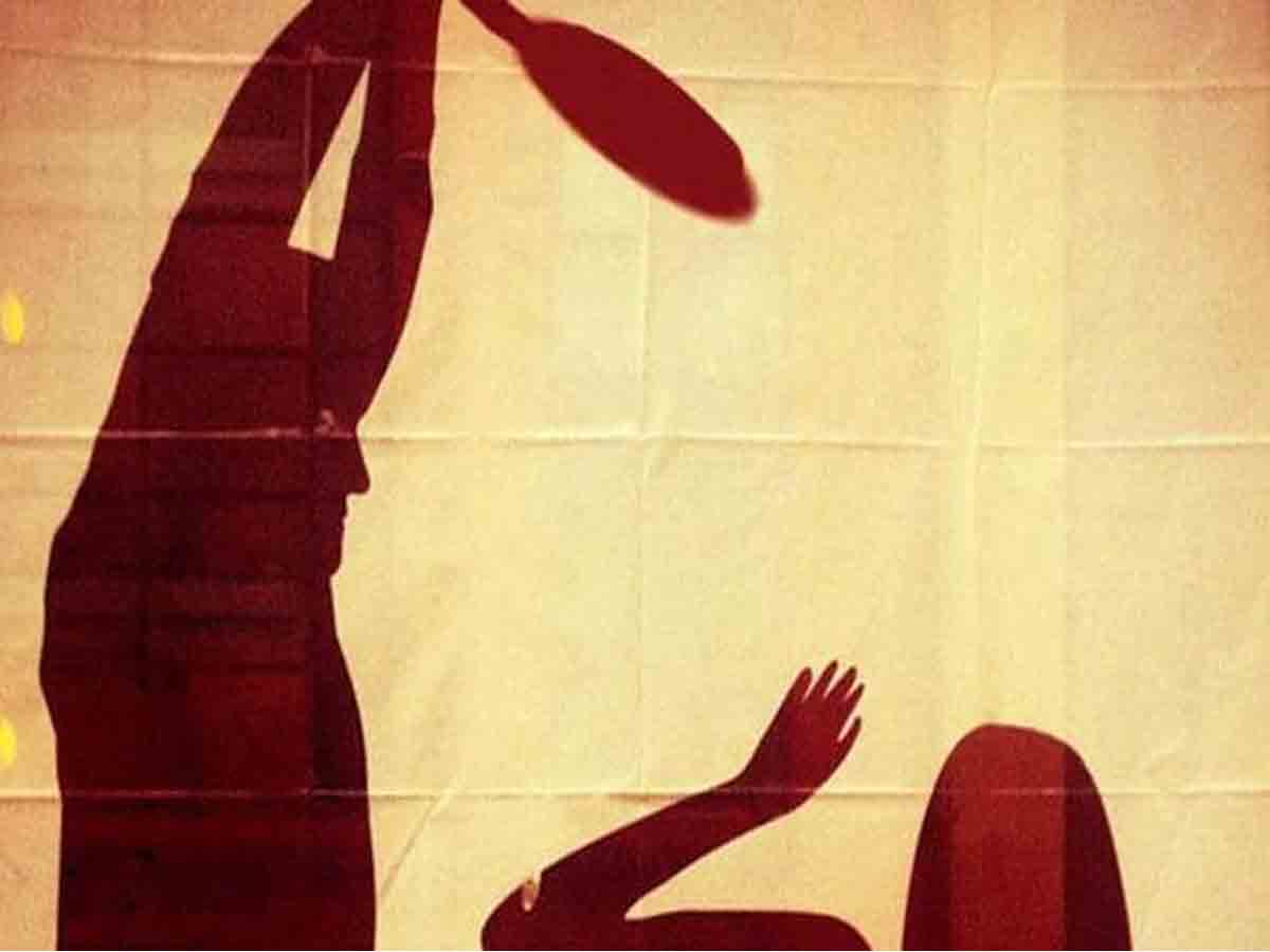 మెట్టినింట దారుణం : మ‌ధ్యాహ్న వేళ కునుకు తీస్తోంద‌ని మ‌హిళ‌పై దాడి!