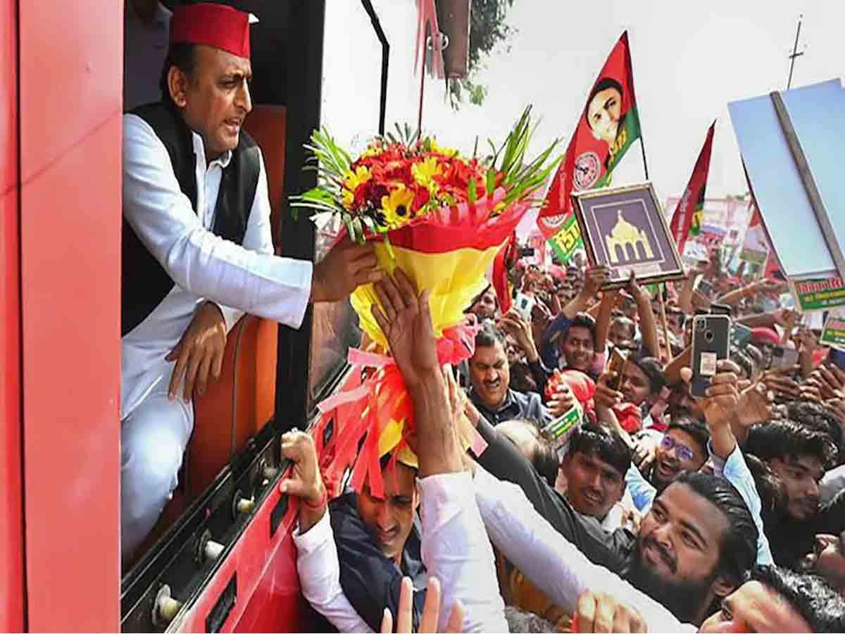 అసెంబ్లీ ఎన్నిక‌ల త‌ర్వాత మ‌ళ్లీ తెర‌పైకి న‌ల్లచ‌ట్టాలు : అఖిలేష్ యాద‌వ్‌