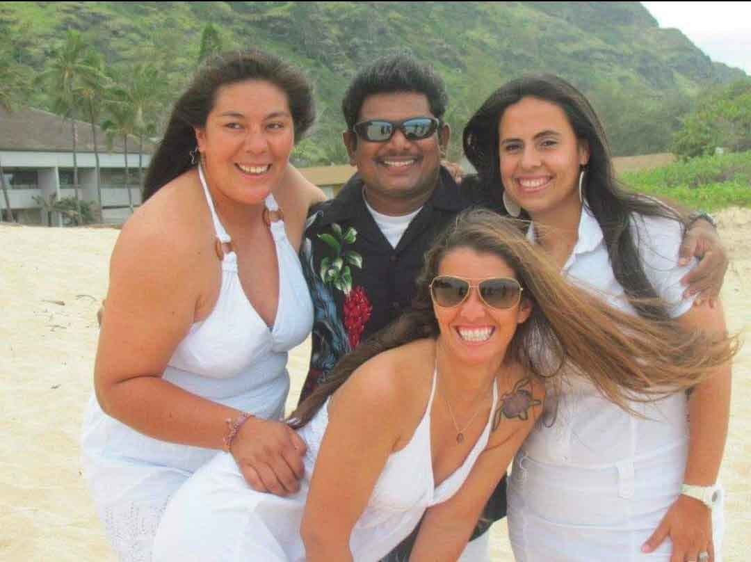 పియానో వాయిస్తూ.. మహిళలకు వల