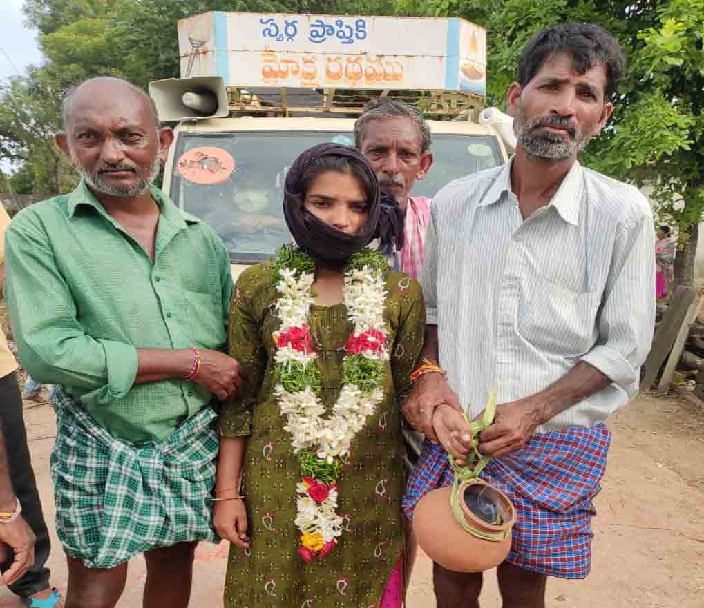 Warangal | కన్నతండ్రికి తలకొరివి పెట్టిన కుమార్తె..