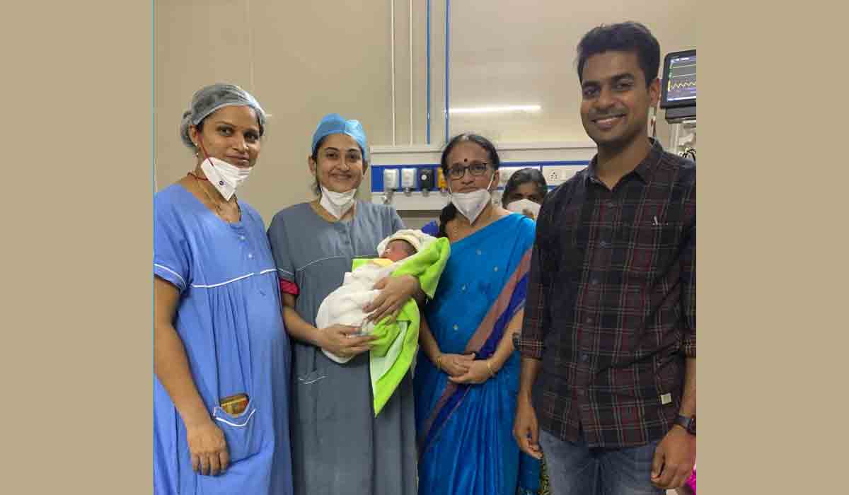 సర్కారు దవాఖానలో కలెక్టర్‌ భార్య ప్రసవం..