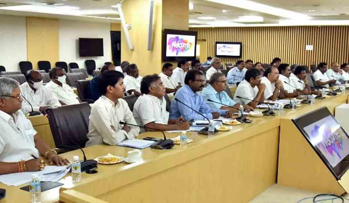 పీఆర్సీపై ప్రభుత్వంతో పోరు తప్పదు..ఏపీ ఉద్యోగ సంఘాలు