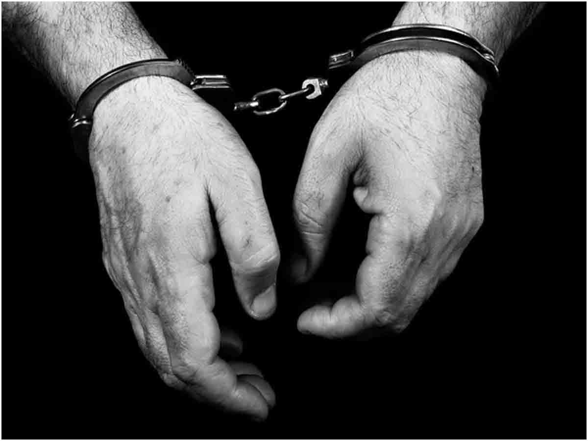 అప్పు తీర్చే దారిలేక బంగారాన్ని దొంగిలించి మింగేశాడు..ఆపై!