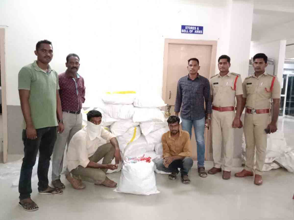 Gutka packets | అక్రమంగా తరలిస్తున్న గుట్కా ప్యాకెట్ల పట్టివేత