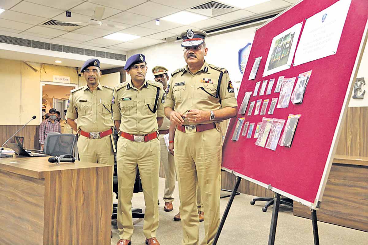 నొక్కి పట్టి.. కన్‌ఫ్యూజ్‌ చేసి..!