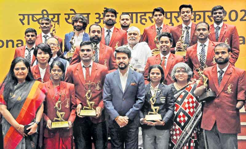 క్రీడా పురస్కారాలు ప్రదానం