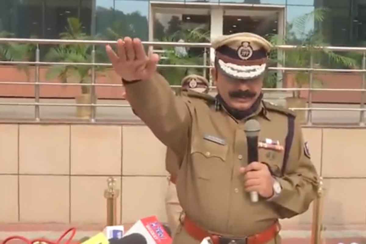 మీ జీవితంలో మ‌ద్యం ముట్టొద్దు.. పోలీసులంద‌రితో ప్ర‌తిజ్ఞ చేయించిన డీజీపీ.. వీడియో వైర‌ల్‌