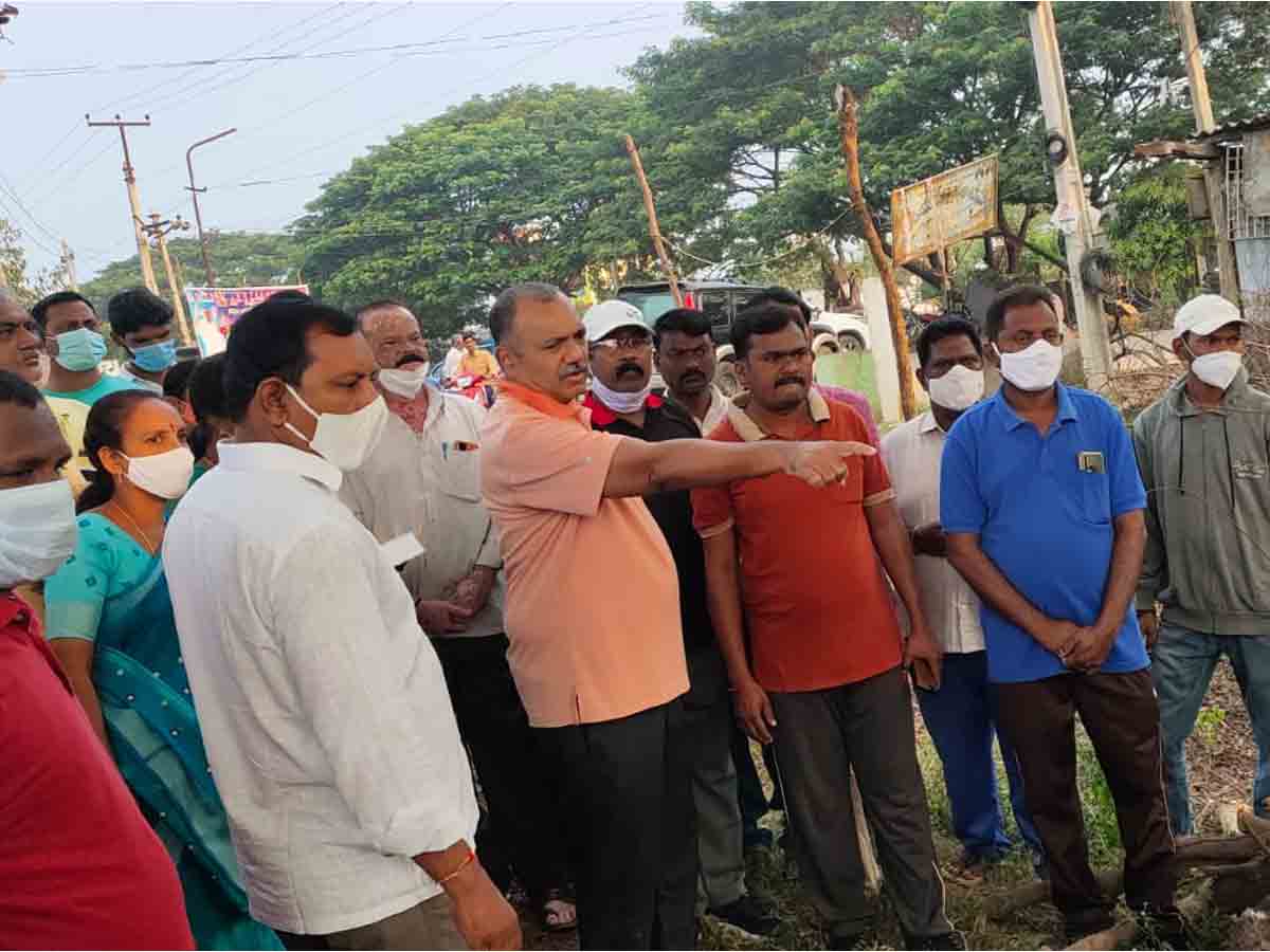 సుభాష్ కాలనీలో పర్యటించిన ఎమ్మెల్యే గండ్ర