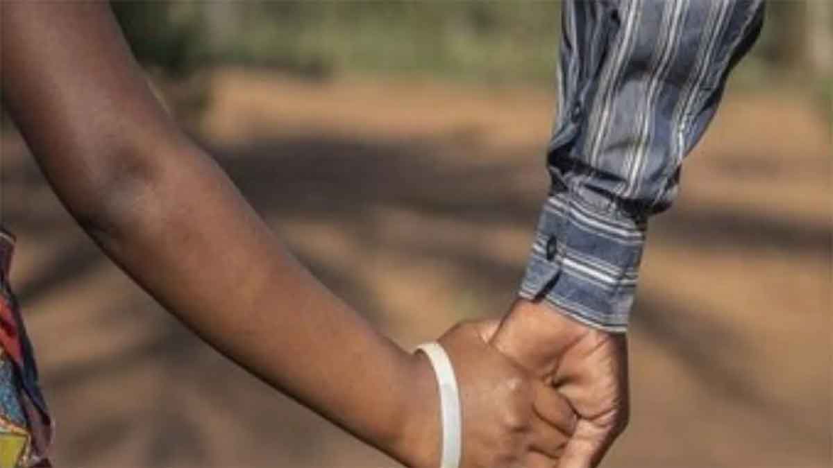 హ‌లో.. నా బాయ్‌ఫ్రెండ్ నాతో మాట్లాడ‌టం లేదు సార్‌.. పోలీసుల‌కు కాల్ చేసిన మ‌హిళ‌