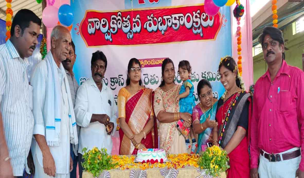 Celebrations | ఖమ్మంలో ఘనంగా రైతుబజార్‌ వార్సికోత్సవ వేడుకలు..