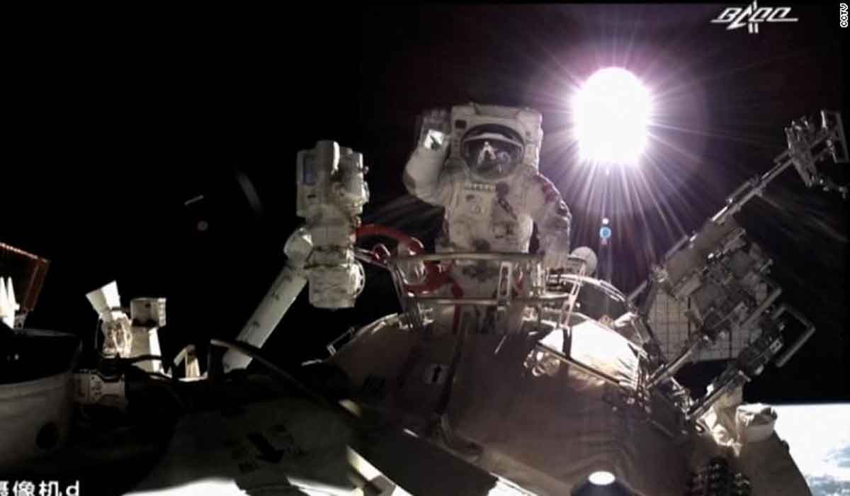 స్పేస్‌వాక్‌లో పాల్గొన్న చైనా మ‌హిళా ఆస్ట్రోనాట్‌..