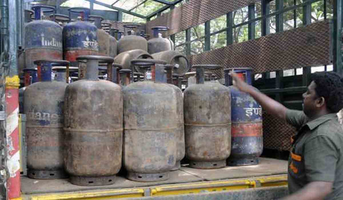 LPG gas cylinder Hike | వినియోగదారులకు షాక్‌.. భారీగా పెరిగిన సిలిండర్‌ ధర..