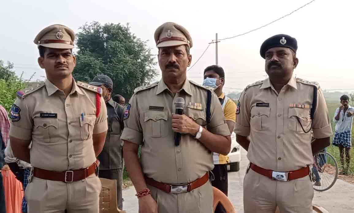 Cordon search | నిడిగొండలో కార్డన్‌సెర్చ్.. పత్రాలు లేని 31 వాహనాలు సీజ్..