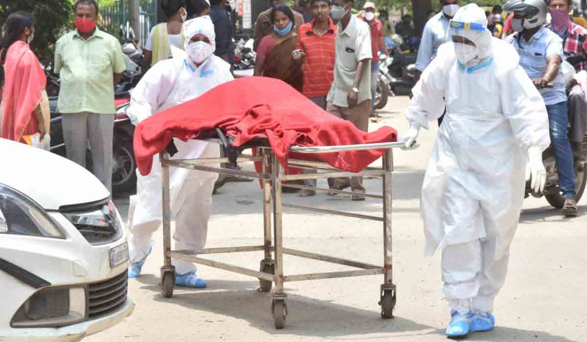 Corona Dead bodies | ఏడాది క్రితం కరోనాతో మృతి.. ఇప్పుడు దొరికిన మృతదేహాలు