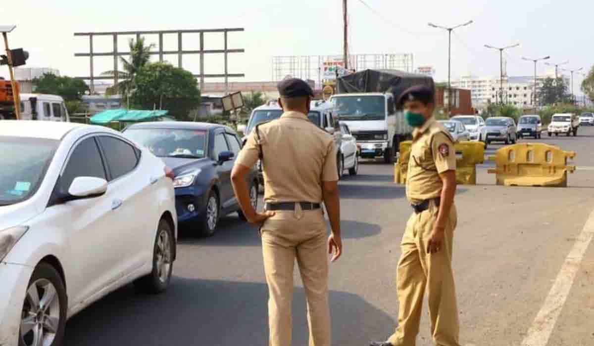 Crime News | పోలీసుల్లా వేషం వేసుకొని.. మహిళ బంగారం కాజేసిన దొంగలు