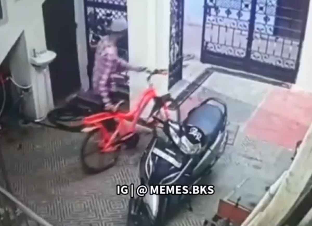 ఇంట్లో దూరాడు.. సైకిల్ దొంగ‌త‌నం చేయ‌బోయాడు.. ఆ త‌ర్వాత ఏం జ‌రిగిందో తెలిస్తే న‌వ్వాపుకోలేరు