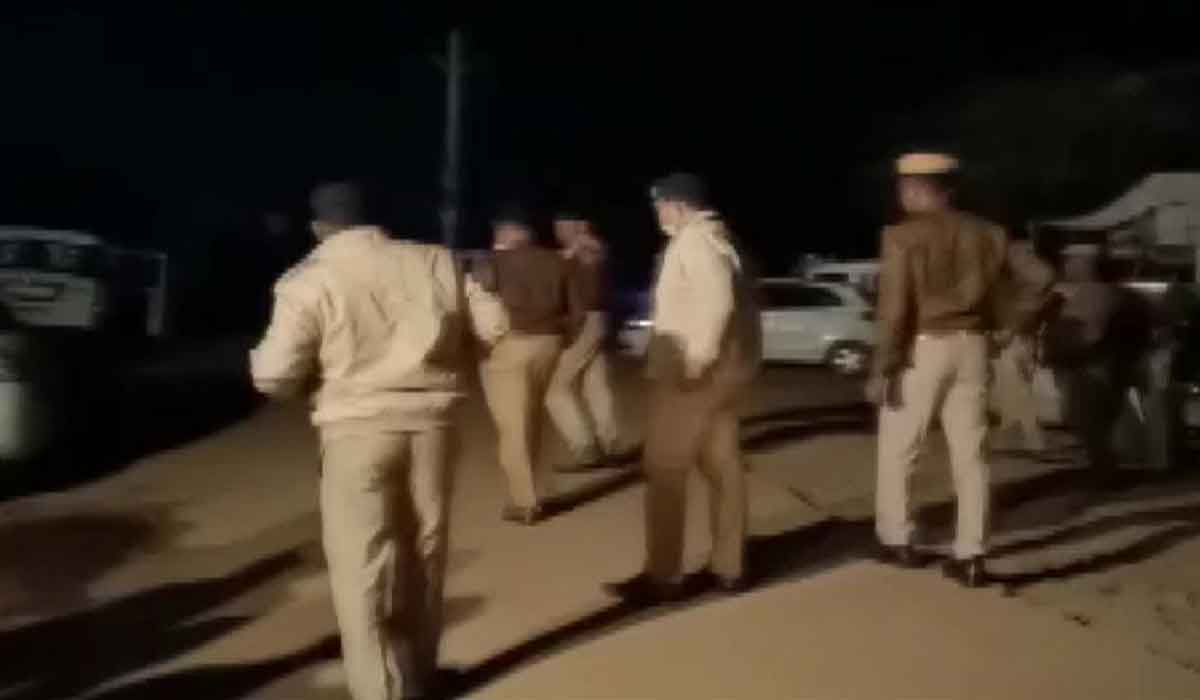 ద‌ళితుడి పెళ్లి ఊరేగింపు.. రాళ్లు రువ్విన 10 మంది అరెస్టు