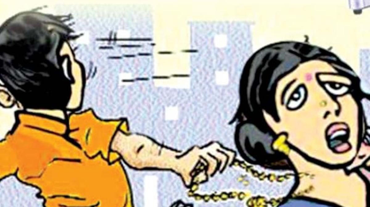 Chain snatching |మహిళ మెడలోని పుస్తెల తాడు అప‌హ‌ర‌ణ‌