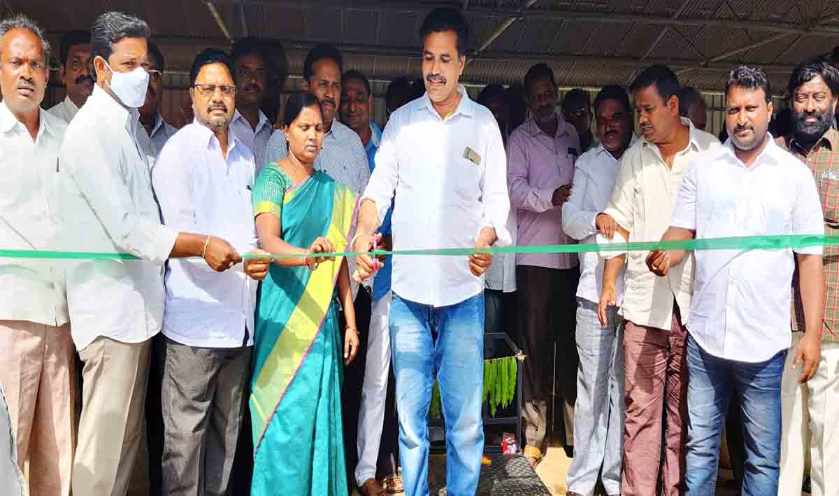 DCCB Chairman | ధాన్యం కొనుగోలు కేంద్రాలను సద్వినియోగం చేసుకోవాలి:డీసీసీబీ డైరెక్టర్ దొండపాటి అప్పిరెడ్డి..