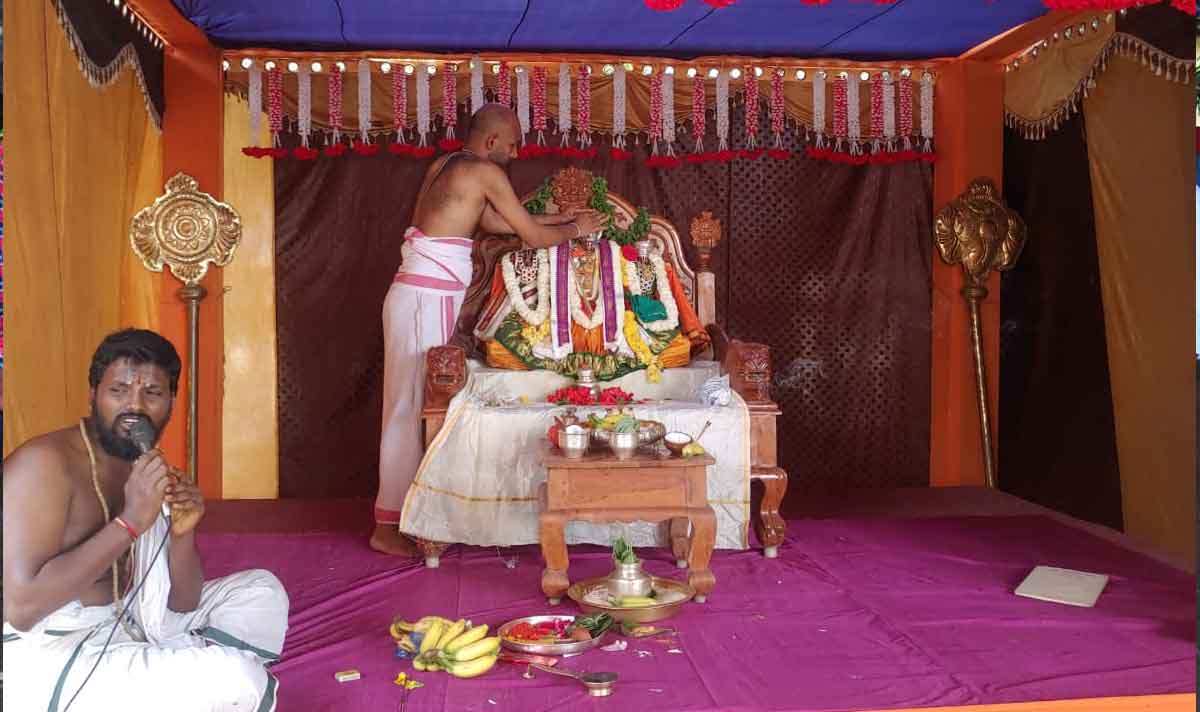 Dheeksha | ప్రారంభమైన కార్తీక శ్రీరామ పునర్వసు దీక్షలు..