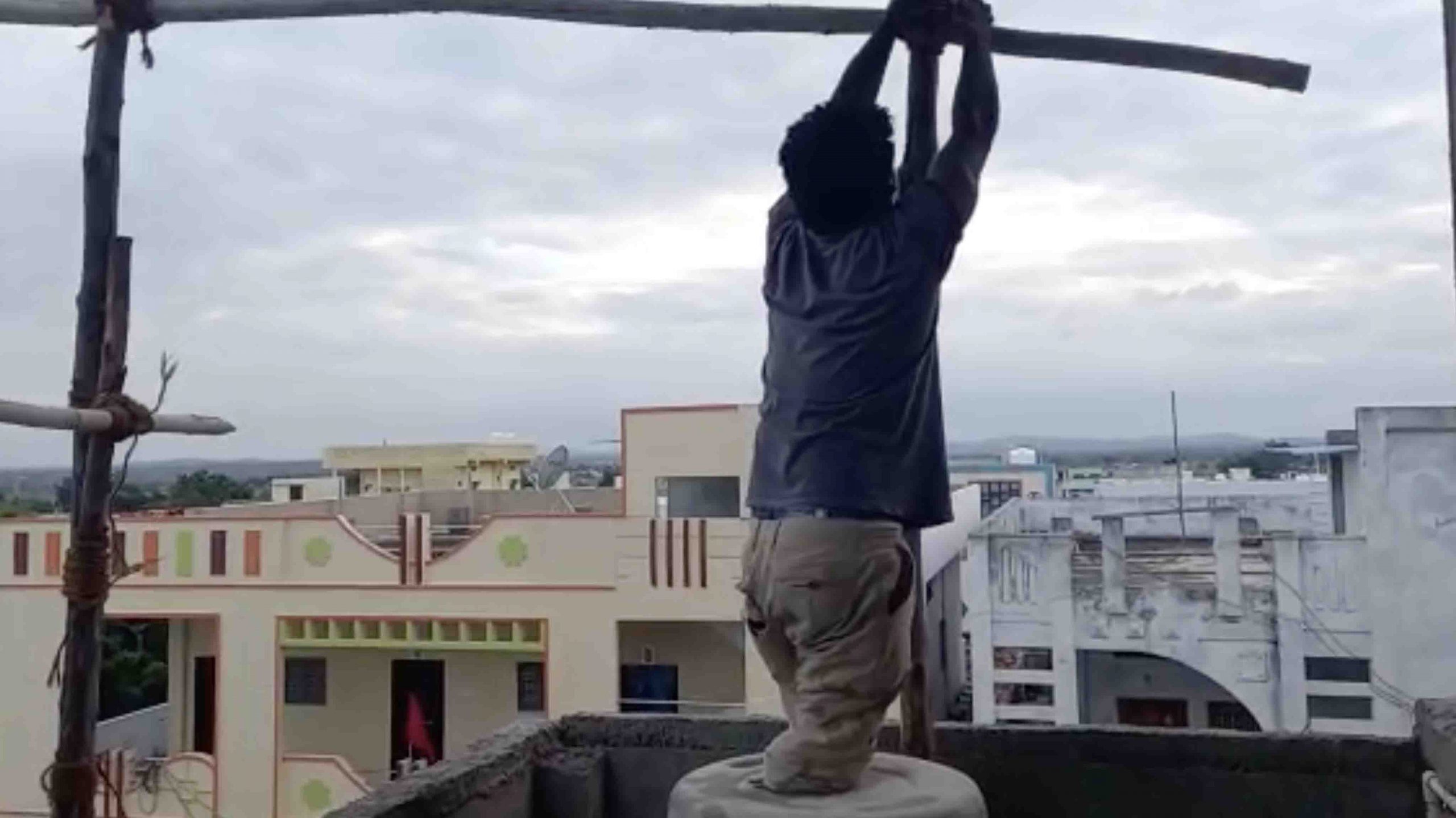 రైలు ప్ర‌మాదంలో కాళ్లు కోల్పోయాడు..బ‌తుకుపోరాటంలో విజ‌యం సాధించాడు..!!