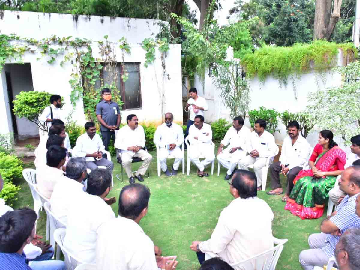 ఎంపీటీసీ, జడ్పీటీసీల సమస్యలు పరిష్కరిస్తాం : మంత్రి ఎర్రబెల్లి