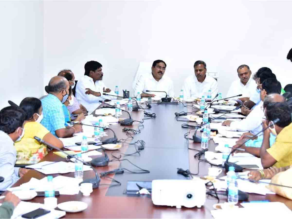 రైతులకు ఇబ్బందులు క‌లుగ‌కుండా ధాన్యం సేక‌ర‌ణ చేప‌ట్టాలి : మంత్రి ఎర్రబెల్లి